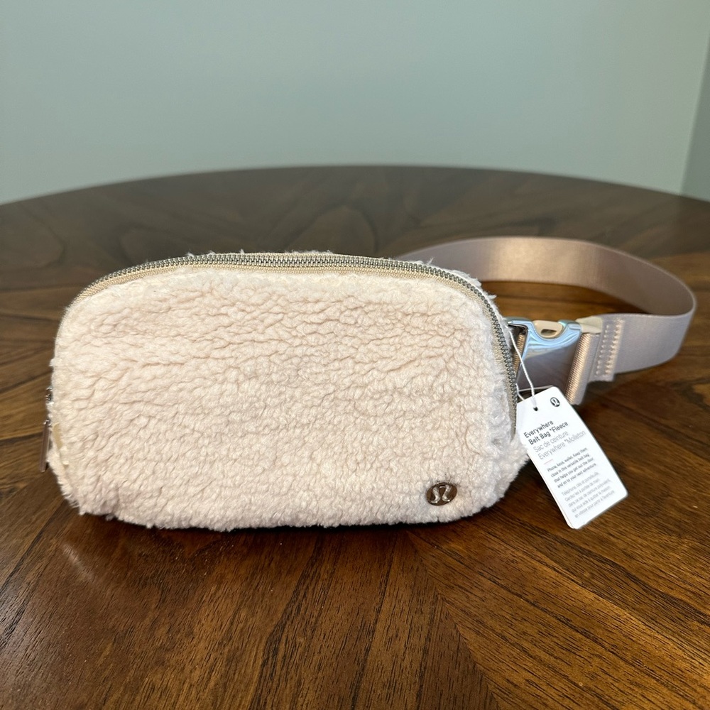 NWT Lululemon Everywhere Belt Bag Fleece 1L Ivory/Trench - Picture 1 of 11